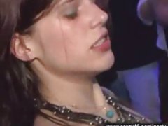 Name video - Das mädchen brachte  ...