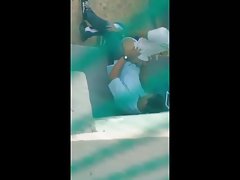 Name video - Kellnerin mit großen ...