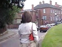 Name video - Frau im kleid typ