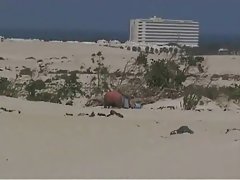 Name video - Butler trägt mit vol ...