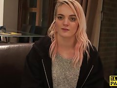 Name video - Busty knetet ihre mu ...